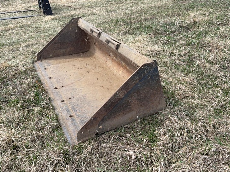 skid-steer-bucket-image-1