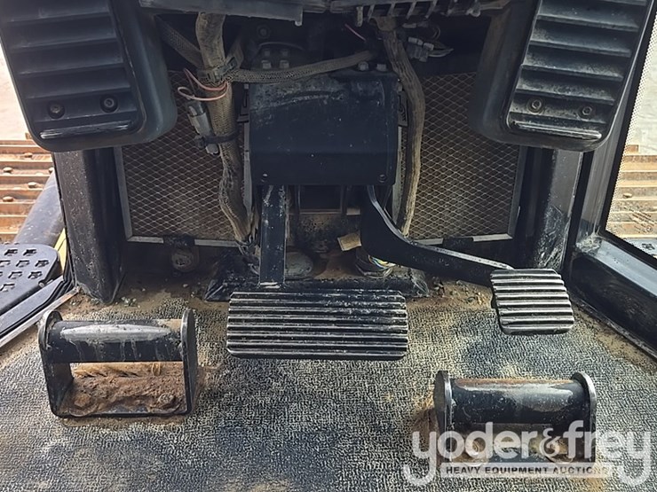 2016-caterpillar-d6n-image-85