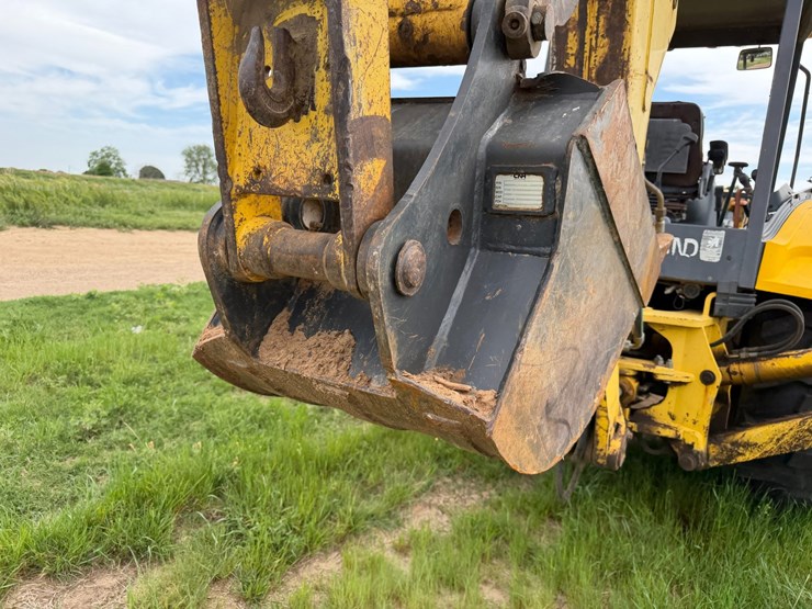 new-holland-lb75b-image-23