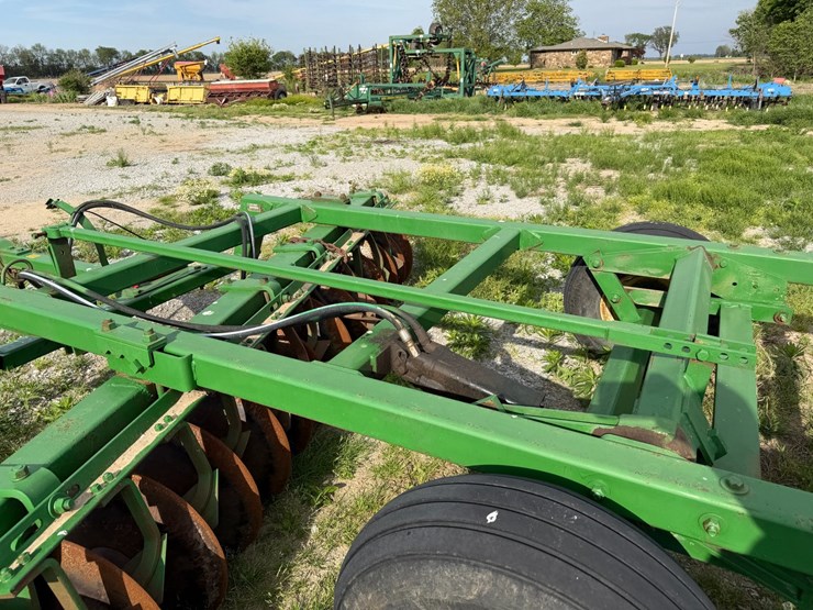 john-deere-225-image-17