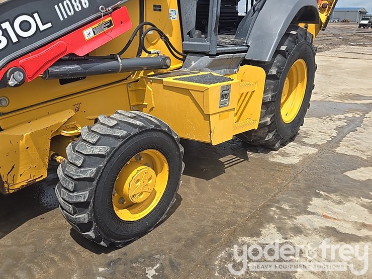2019-deere-310l-image-10