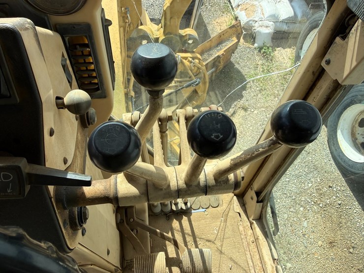 caterpillar-12h-image-100