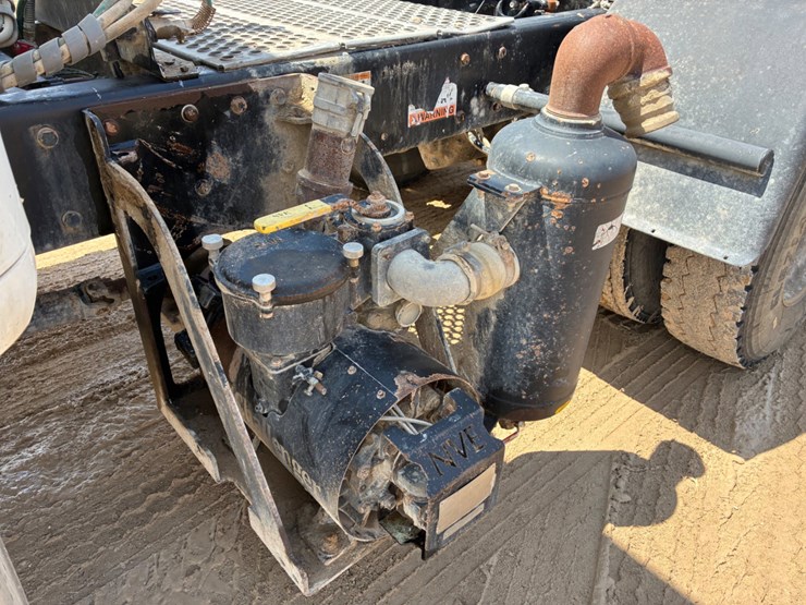 2017-kenworth-t880-image-14