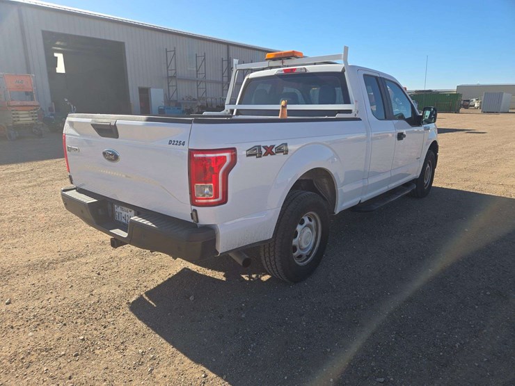 2015-ford-f150-xlt-image-3