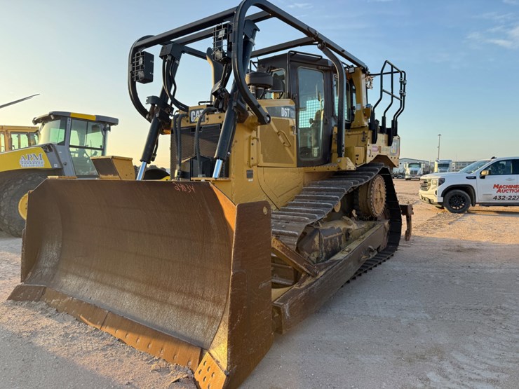 2018-caterpillar-d6t-xl-image-1