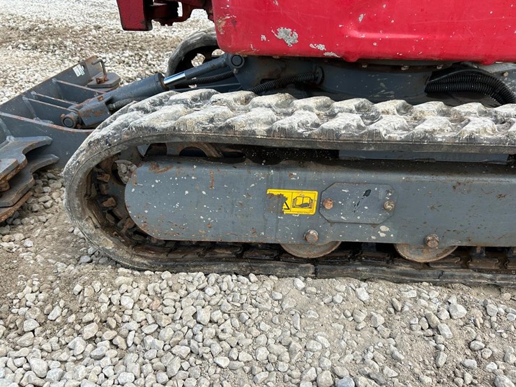 2022-takeuchi-tb210r-image-15