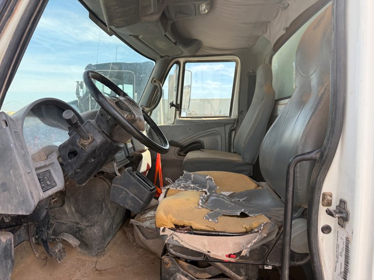 2006-international-durastar-4300-image-9