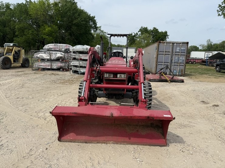 2018-mahindra-4530-image-2