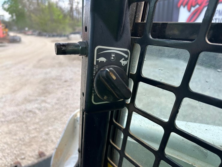 2023-bobcat-t770-image-21