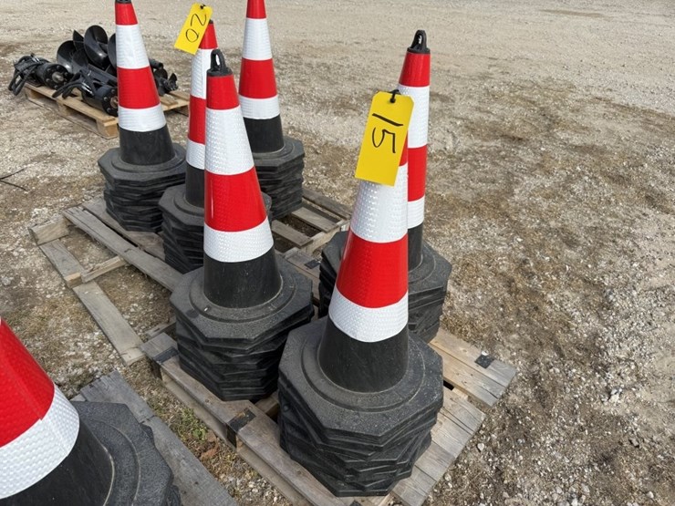 25-traffic-cones-image-1