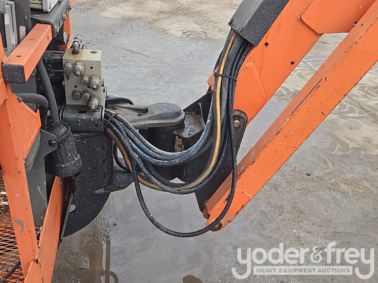 2016-jlg-800aj-image-25