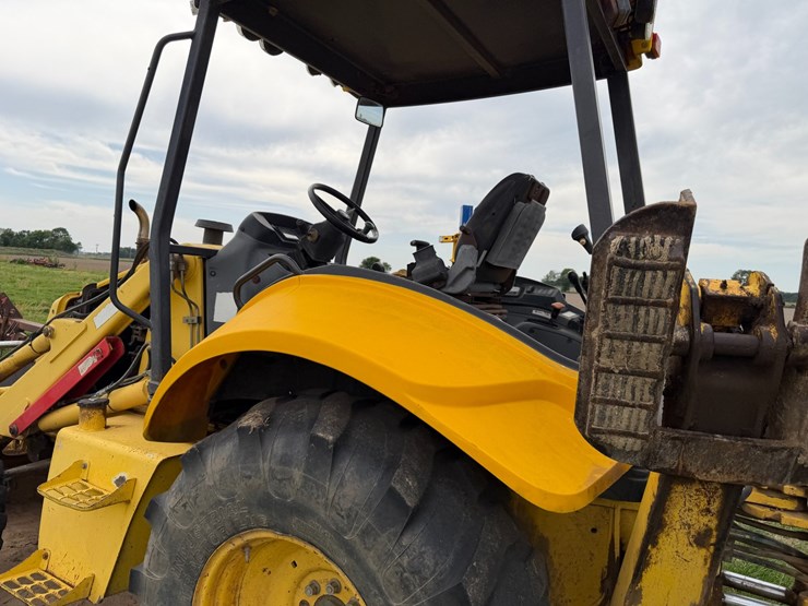 new-holland-lb75b-image-39