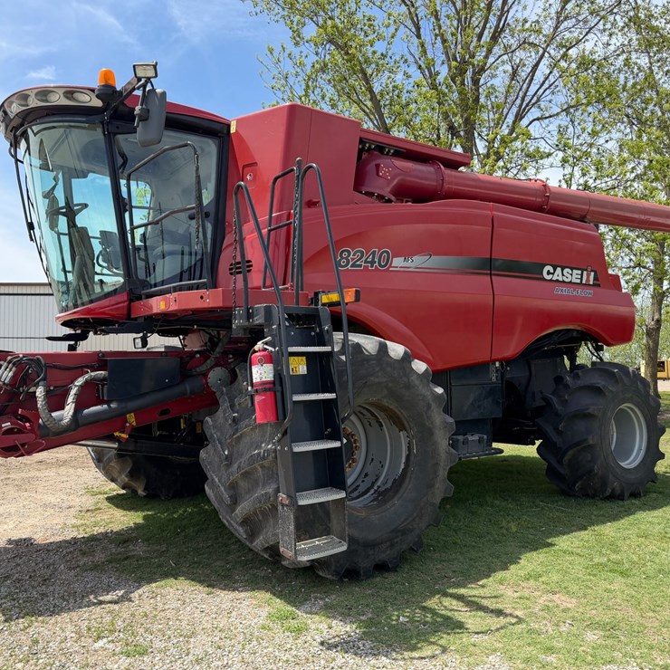 2016 CASE IH 8240