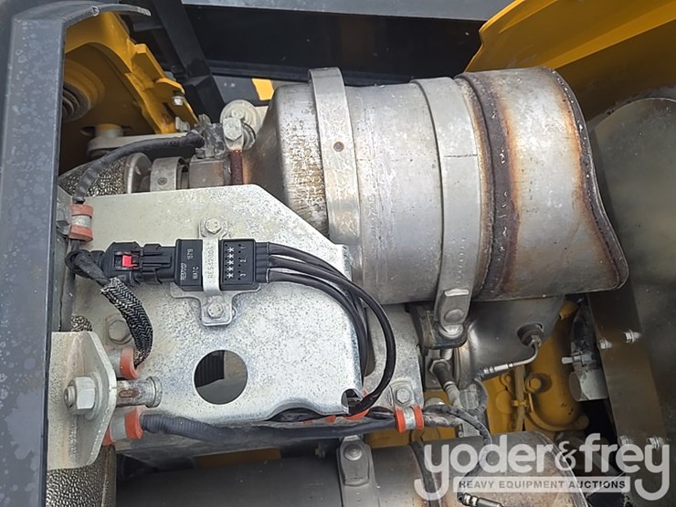 2019-deere-310l-image-53