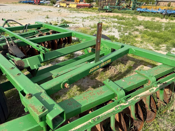 john-deere-225-image-15