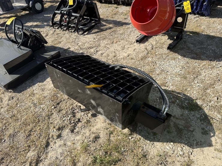 36in-mini-skid-concrete-mix-&-pour-bucket-image-1