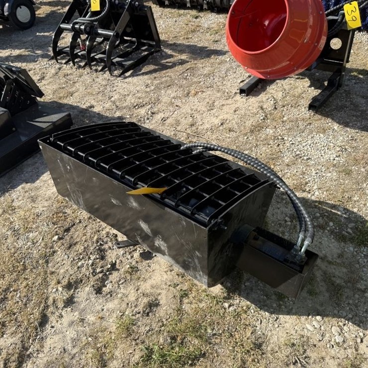 36IN MINI SKID CONCRETE MIX & POUR BUCKET