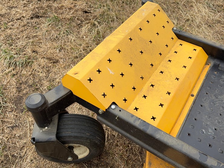 cub-cadet-rztl-zero-turn-mower-image-16