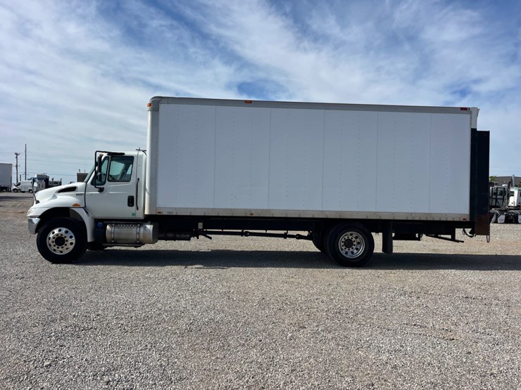 2018-international-durastar-4300-image-8