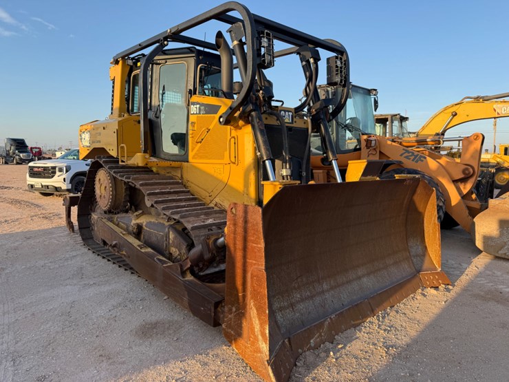 2018-caterpillar-d6t-xl-image-2