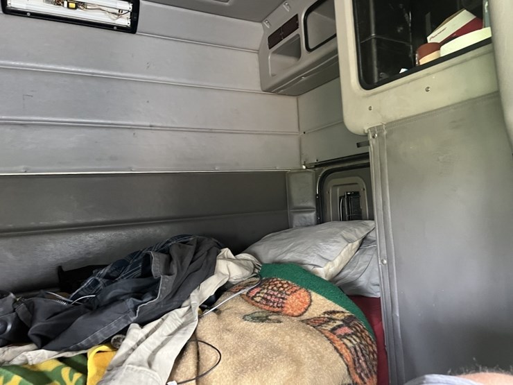 2006-peterbilt-379-image-7