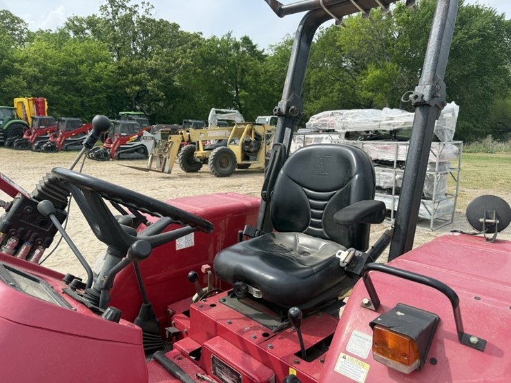 2018-mahindra-4530-image-11
