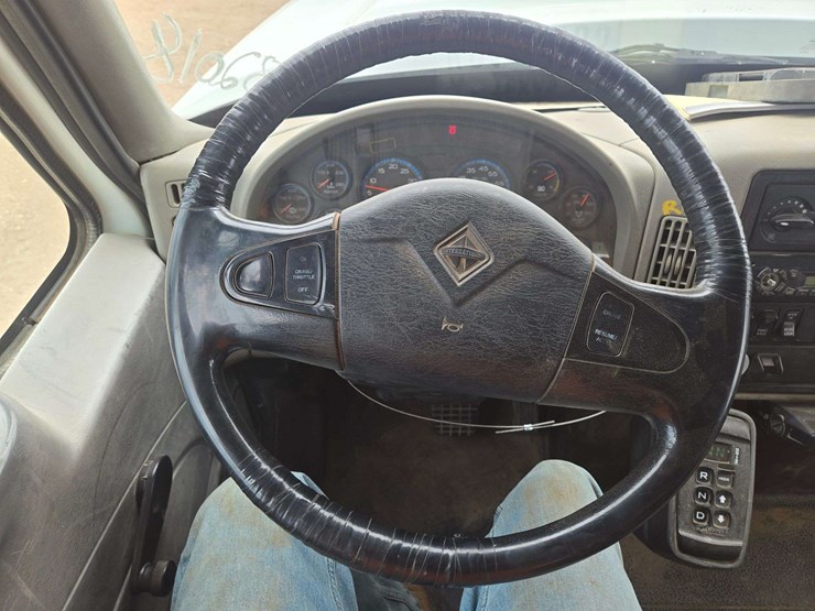 2011-international-7400-image-21