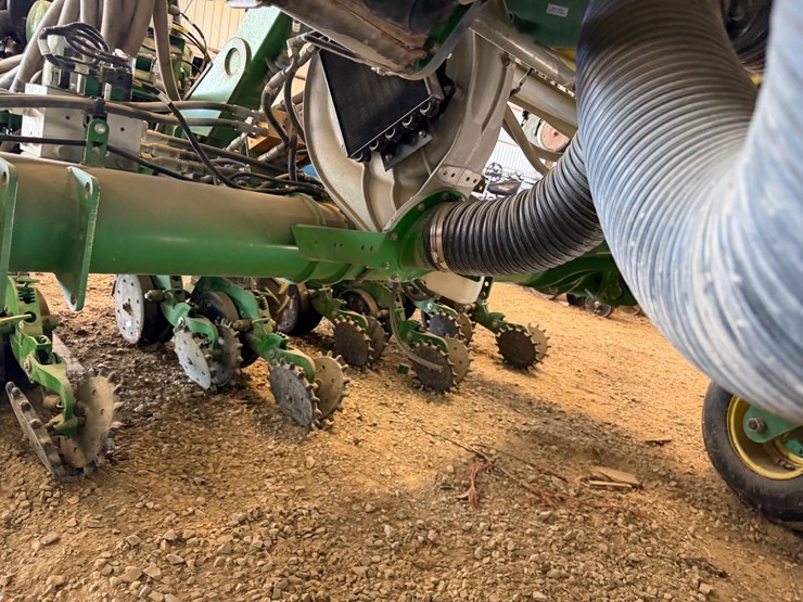 john-deere-1720-image-33