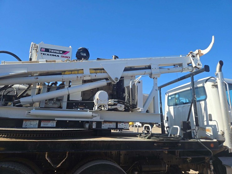 2014-freightliner-m2-106-image-14