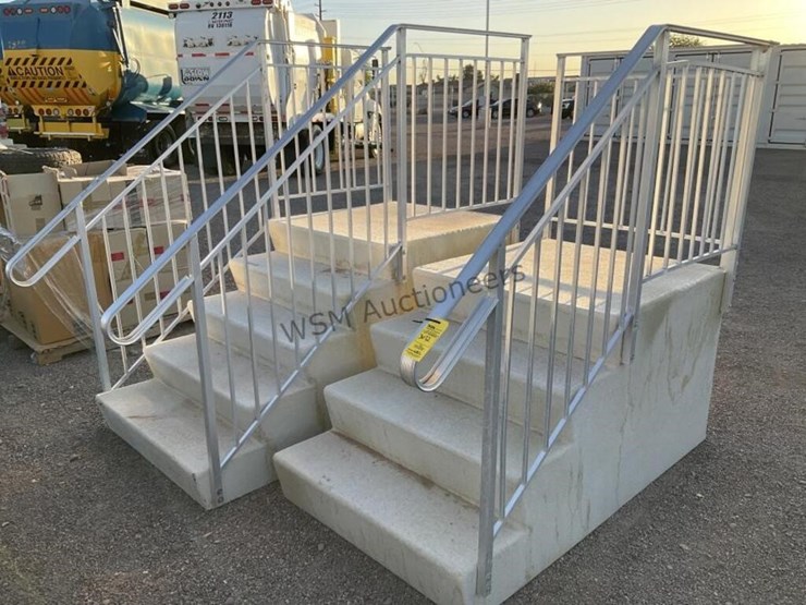 (2)-fiberglass-stair-cases-image-2