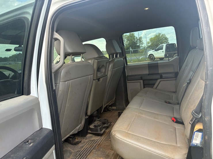 2022-ford-f250-xl-image-9
