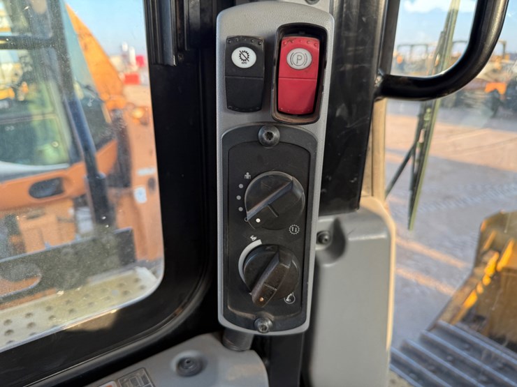 2018-caterpillar-d6t-xl-image-17