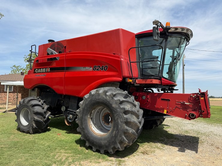 2016-case-ih-8240-image-2