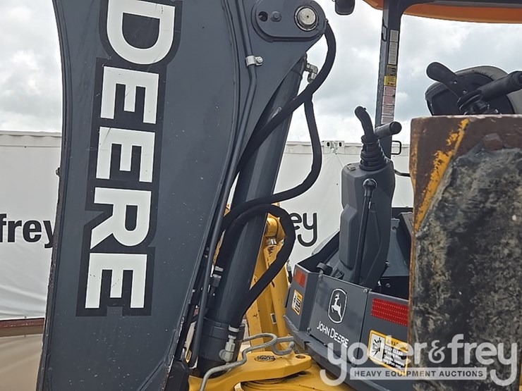 2019-deere-310l-image-41