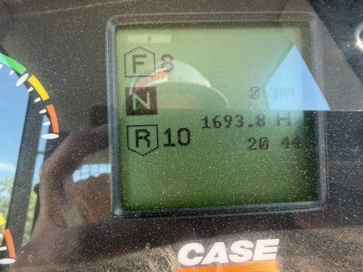 2019-case-750m-wt-image-23