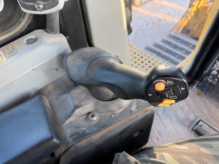 2018-caterpillar-d6t-xl-image-16