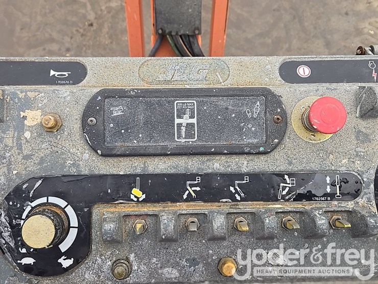 2016-jlg-800aj-image-61