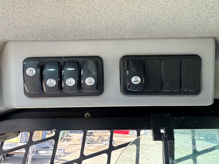 2018-caterpillar-259d-two-speed-compact-track-loader---needs-new-engine-image-14