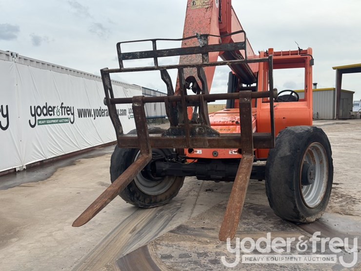 2013-sky-trak-8042-image-26