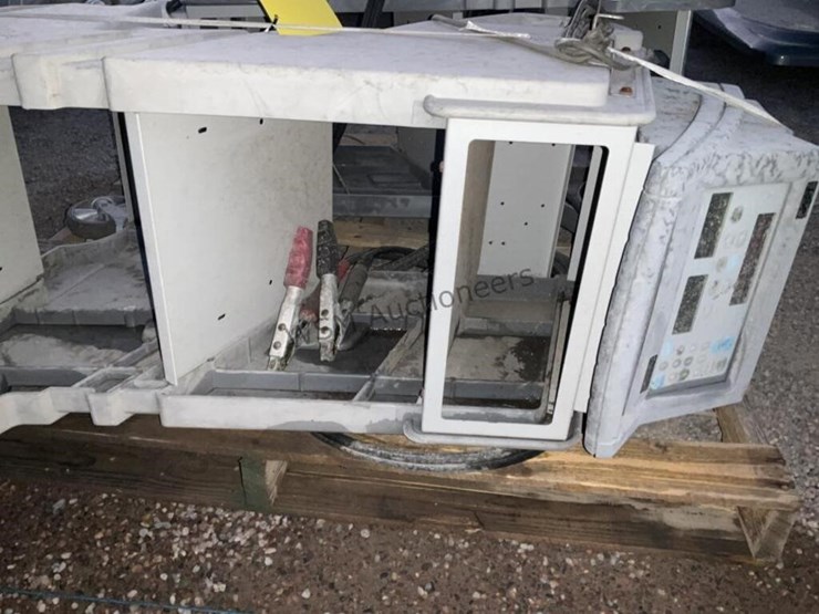 (2)-battery-minuteman-battery-diagnostic-carts-image-6