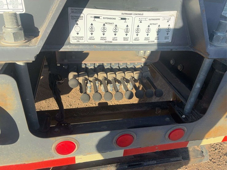 international-2010-40100s-truck-crane-image-27
