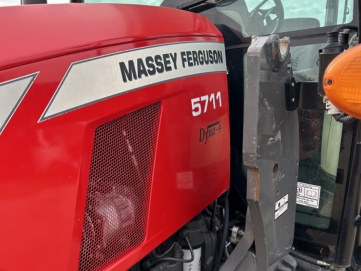 2020-massey-ferguson-5711-image-32