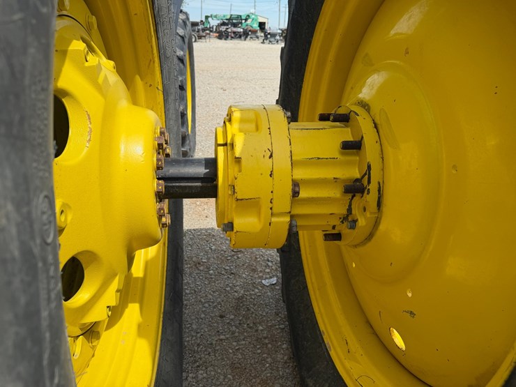 2006-john-deere-8330-image-12