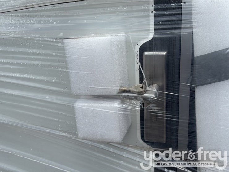 unused-110v-portable-toilets-c/w-double-closestools-image-15