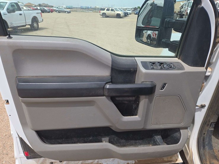 2017-ford-f250-xl-image-10