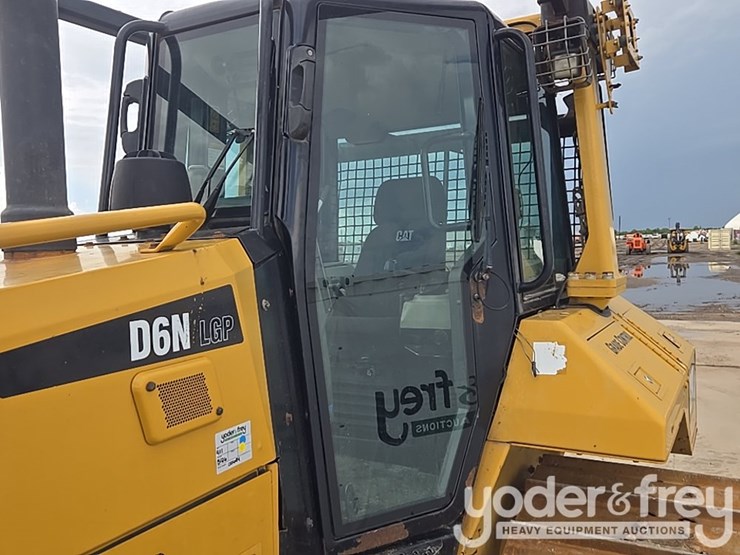 2016-caterpillar-d6n-image-66