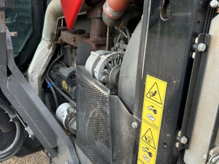 2020-massey-ferguson-5711-image-16