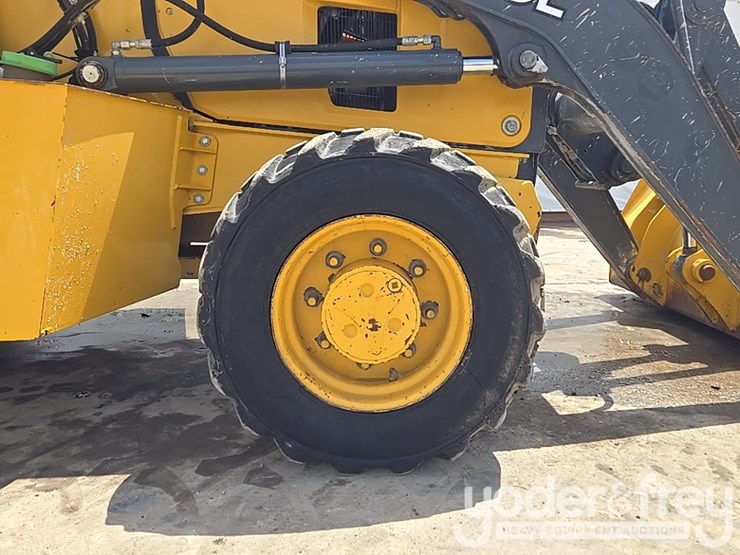 2019-deere-310l-image-17