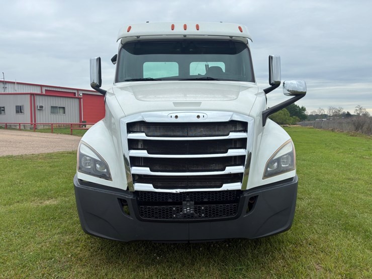 2019-freightliner-cascadia-125-image-2