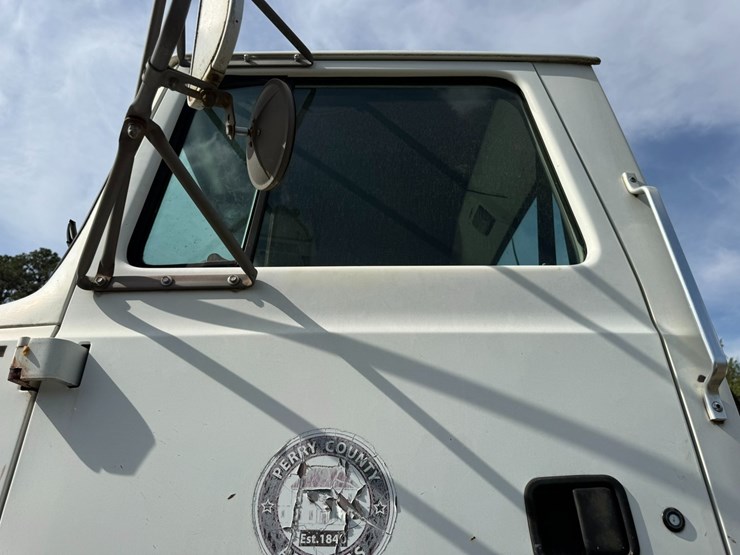 1995-ford-lt9000-image-36
